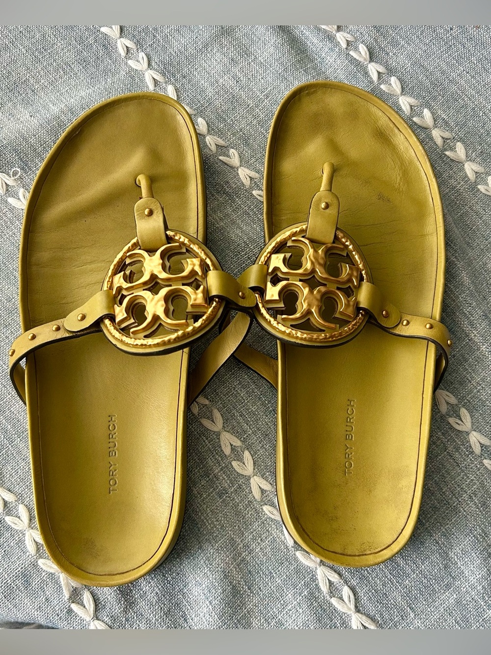 TORY BURCH Miller Cloud Vintage Plaque In Pistachio
Pudding Size 9.5